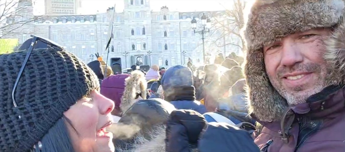 dan-pilon-devant-le-parlement-de-quebec-le-16-janvier-2022.jpg