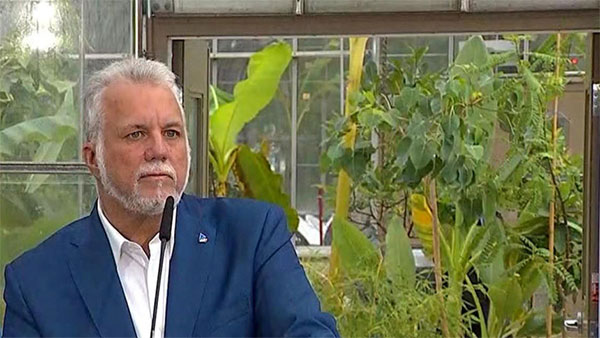 philippe-couillard-du-plq-persiste.jpg